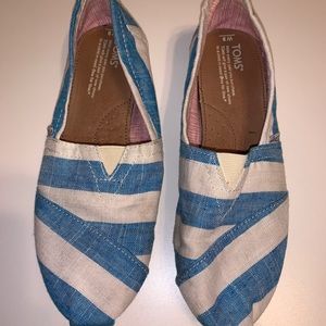TOMS SHOES